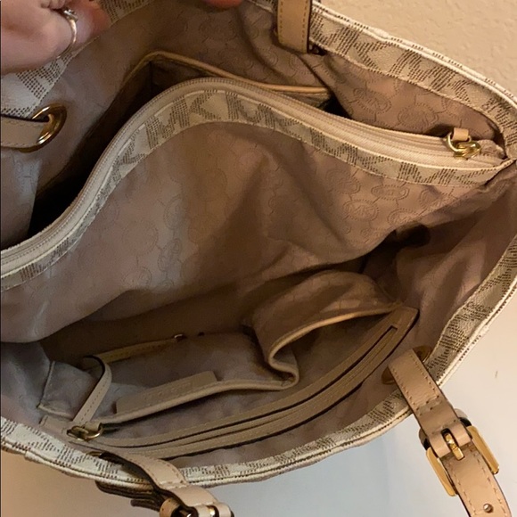 Michael Kors Logo Tote - Picture 2 of 4